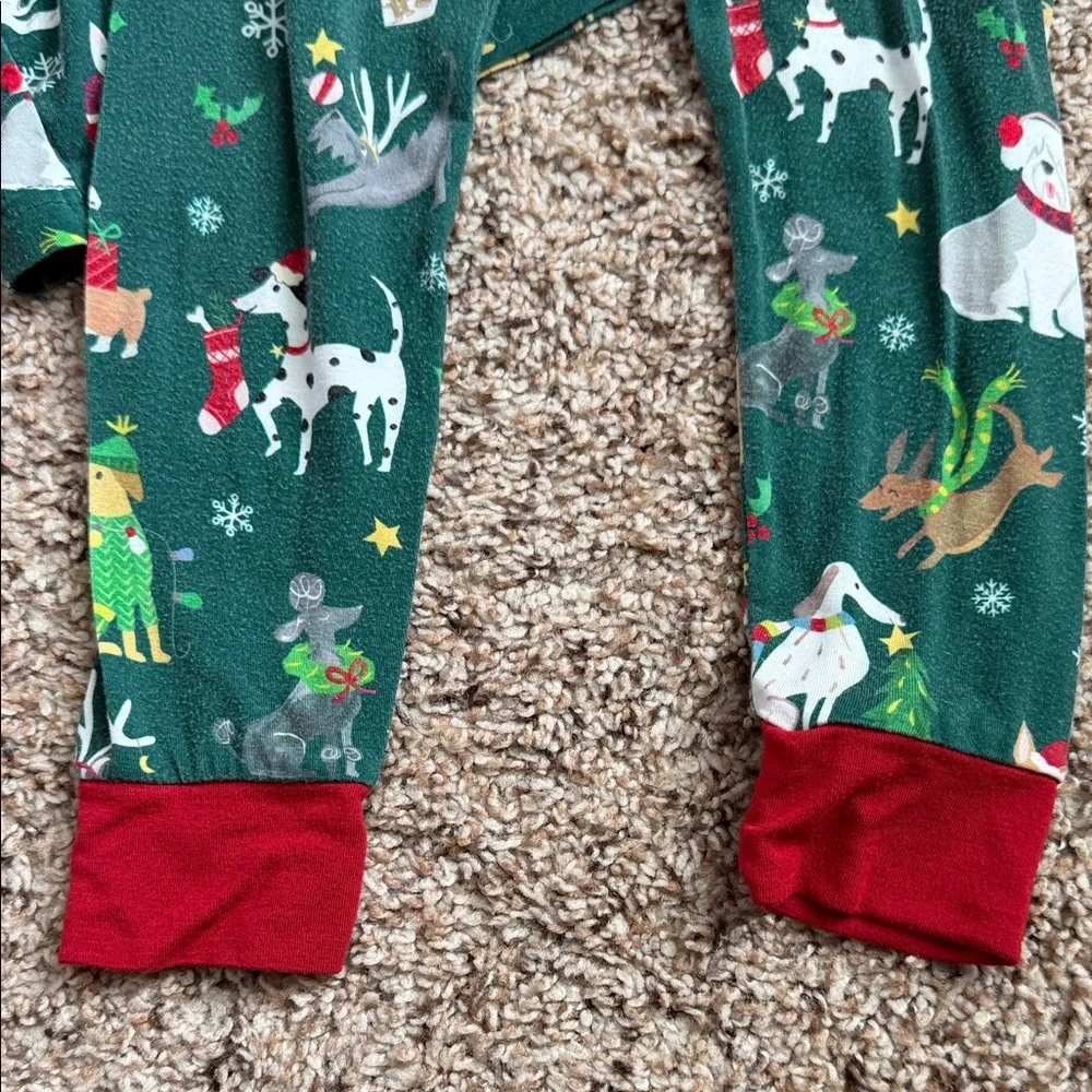 LITTLE SLEEPIES HOLIDAY HOUNDS TWO PIECE PAJAMA SET